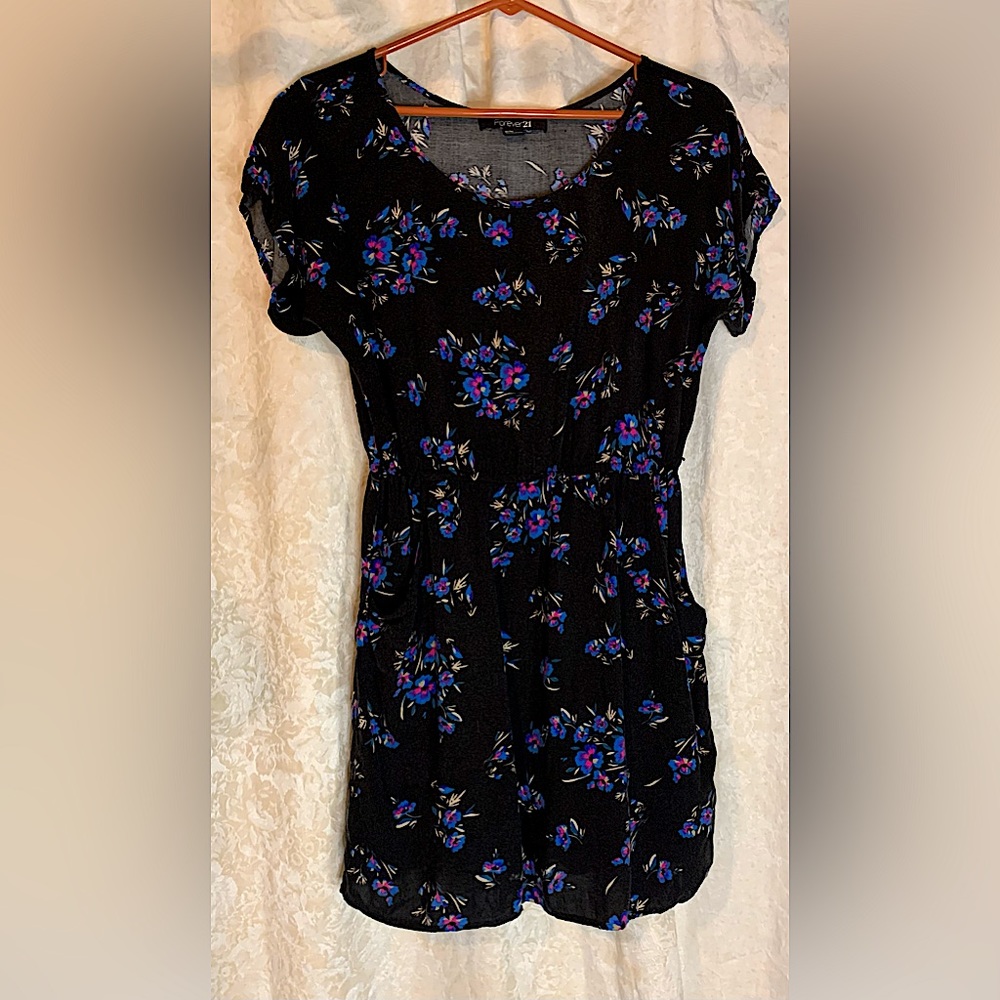 FOREVER 21 Floral Dress w/ Pockets !